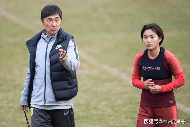 冠军(CHAMPION)官方网站 - 行业领先的体育数据平联系视觉图